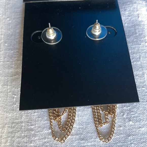 NWOT INC gt appx. 2 1/4” drop w/3 chains, fancy shape w/pink rhinestones.$25 - Picture 3 of 3